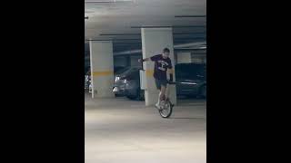 Cross Riding Backwards in a Figure Eight unicycle einrad freestyle [upl. by Giamo]