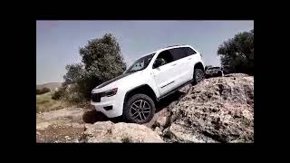 Grand Cherokee Trailhawk traversing down a rocky sloap [upl. by Klute]