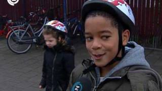 Gratis fietshelmen voor scholieren [upl. by Hugon]