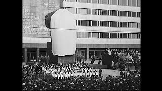 Die Enthüllung des KarlMarxMonuments 1971 [upl. by Yentyrb]