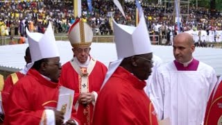 Papa recuerda mártires en multitudinaria misa en Uganda [upl. by Sedinoel701]