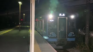 【海老名駅始発の送り込み回送】相模線E131系500番台G08編成 倉見駅をジョイント音たてて通過 [upl. by Otrebmal424]