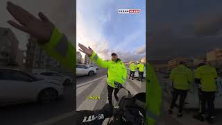 Motosikletliye karşı trafik polisinin babacan yaklaşımı [upl. by Adnaw266]