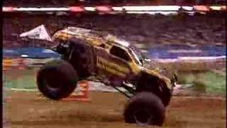 Monster Jam  Houston 2008  Maximum Destruction vs Grave Diggger Monster Truck [upl. by Bee]