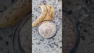 Cómo hacer un licuado saludable para desayunar con Avena y Guineo [upl. by Llerehc89]