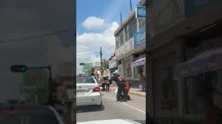 Caravana migrante de Honduras y Venezuela recibe ayuda en su marcha por México 🚶‍♀️💪 Shorts [upl. by Gabor900]