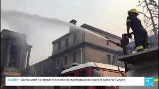 Incendio en el complejo del Parlamento nacional sudafricano [upl. by Adnih983]