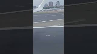 Landing in Washington DC airport airplane flyingcool [upl. by Ilajna757]