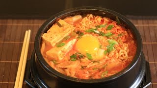 Kimchi Noodle Soup  Mì Kimchi Hàn Quốc [upl. by Bak]