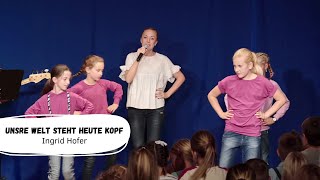 Ingrid Hofer  Unsre Welt steht heute Kopf Live  Kinderlieder  Bewegungslieder [upl. by Adnoluy24]