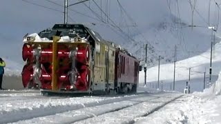 Snow Plow at Bernina Pass  Schneeschleuder RhB 95403 im Einsatz Zug trainfart train [upl. by Hans]