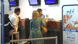 Aeroport de Beauvais  petits prix pour vacances réussies [upl. by Kimbell578]