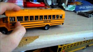 Siku School Bus Thomas Freightliner Fs65 and Keychain Unboxing [upl. by Niloc]