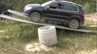 VW Tiguan und Nissan Qashqai auf der Wippe im Offroadpark [upl. by Slen]