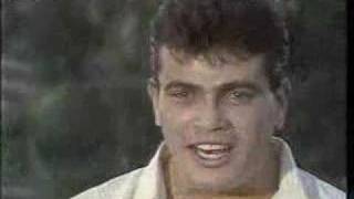 amr diab omal eih old clip [upl. by Lledualc961]