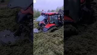 AGRICULTRICE  UN TRACTEUR EMBOURBE IMPOSSIBLE A SORTIR agricultrice agriculture tracteurs [upl. by Irene]