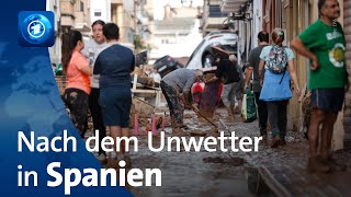 Unwetter in Spanien Aufräumarbeiten und Suche nach Vermissten [upl. by Corabel238]