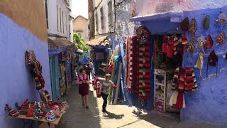 Au Maroc Chefchaouen la ville bleue qui se veut verte [upl. by Hanae]