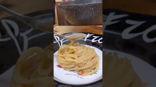 SPAGHETTI AGLIO OLIO E PEPERONCINO IN 10 MINUTI ricetta aglioolio food [upl. by Serrano205]