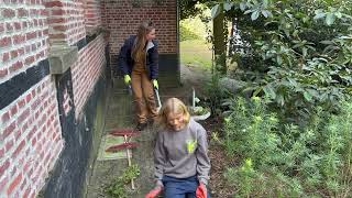 Vrijwilligers aan het werk in de Plantentuin [upl. by Tnarud]