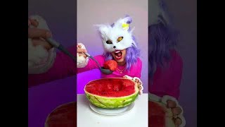 Wie essen Katzen Wassermelonen 🍉 Wassermelone Katze lustig [upl. by Nylcsoj944]