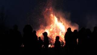 Spectaculaire Kerstboomverbranding in Heeze [upl. by Mcmullan73]