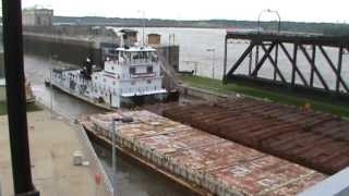 Tow boat on Mississippi river [upl. by Lesslie]