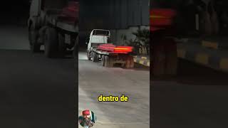 Cuando tienes que llevar una carga caliente trucks trailers camioneros camiones camion [upl. by Lednyc]