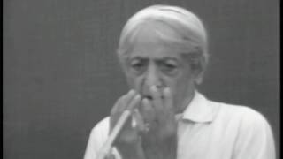 Krishnamurti  ¿Puede el pensamiento darse cuenta de sí mismo cuando interviene [upl. by Atnahs]