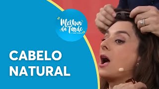 Catia Fonseca tira prótese capilar e mostra cabelo natural  Melhor da Tarde [upl. by Ydal855]