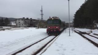 Il treno della neve trainato dal d445 1145 arriva e riparte dalla stazione di Roccaraso [upl. by Spielman32]