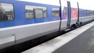 Annonce SNCF en gare de SaintMalo départ du TGV 8084  Sifflet  Fermeture des portes [upl. by Annelg]