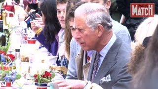 Le prince Charles à table avec ses sujets [upl. by Shannan]