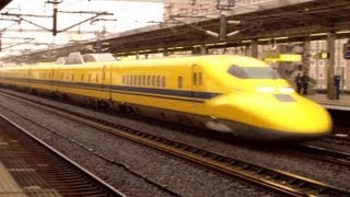 quotDr Yellowquot Shinkansen  A Special Japanese Bullet Train [upl. by Aicnetroh]