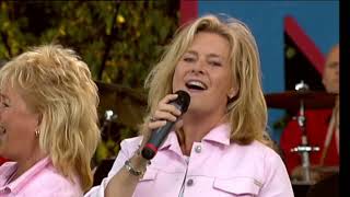 Medley  Kikki Danielsson  Bettan  Lotta Engberg  Allsång på Skansen 2002 [upl. by Gorrono]