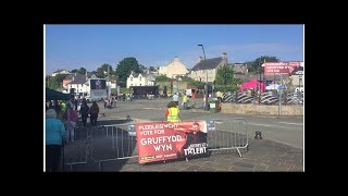 Hundreds gather in Amlwch to cheer on Gruffydd Wyn Roberts in final of BGT [upl. by Drofkcor]