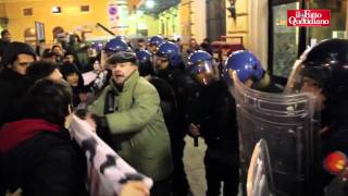 Bologna No Tav scontri e stazione occupata [upl. by Eseerahs]