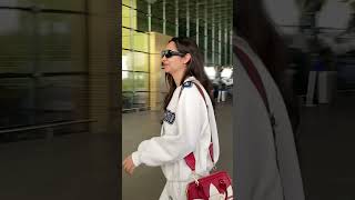 Zara Khan’s cute VIRAL airport look😍 viralshort bollywood viralvideo [upl. by Eecats]