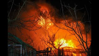 Grote brand verwoest meerdere tuinhuisjes Tjalklaan Rotterdam [upl. by Himelman]