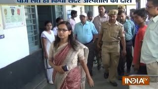 Dabangg DM Rachana Patil Scolds Staff During Govt Hospital Inspection  India TV [upl. by Bartko13]