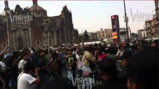 Batalla en el Zócalo tras mensaje de Peña en Palacio Nacional [upl. by Atekal]