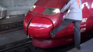 20111210 Thalys Beautiful kickassisted coupling operation at Brussels South Station THA 9318 [upl. by Ireg]