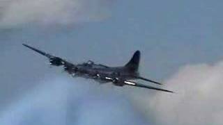 2006 New Castle Airshow  B17 Flying Fortress [upl. by Nnairahs328]