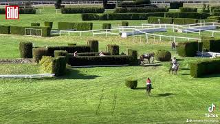 Chaos beim Pferderennen Jockey biegt falsch ab [upl. by Airbmac]