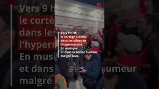 400 manifestants à Auchan nord à ClermontFerrand le magasin ferme ses grilles [upl. by Nylaret]