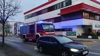 HLF3 Feuerwehr Wiener Neustadt auf Einsatzfahrt [upl. by Wooldridge]