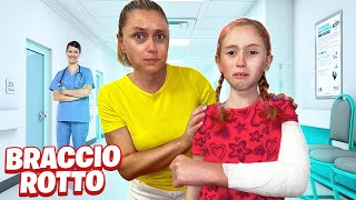 GIORGIA CADE E SI ROMPE IL BRACCIO MENTRE GIOCA IN PISCINA CON CUGINO STEFANO OSPEDALE [upl. by Notseh]