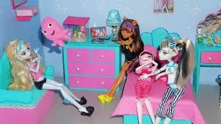 Monster High in a Scary Sleepover stopmotion [upl. by Daley358]