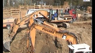 CAT 325 LN amp Liebherr R902  Aushub Schillermuseum Marbach aN Germany 14042004 [upl. by Alasteir]