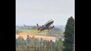 RyanAir Landing In Severe CrossWinds [upl. by Yasdnil262]